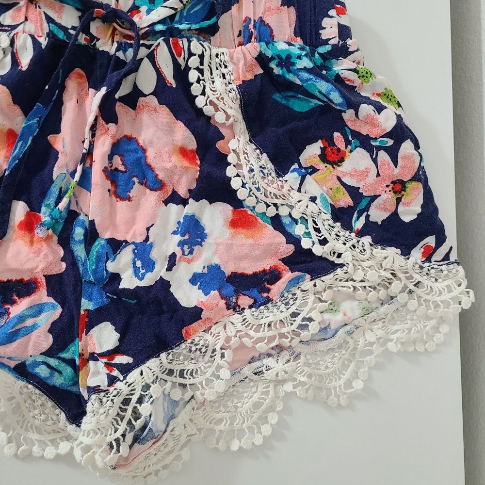 Floral Lace Shorts XS - Picture 6 of 11